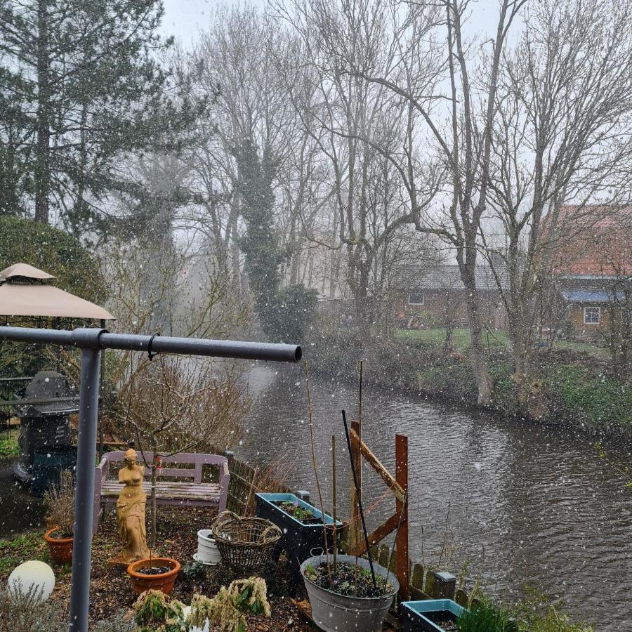 Am Kanal Neuhaus an der Oste Bagian luar foto