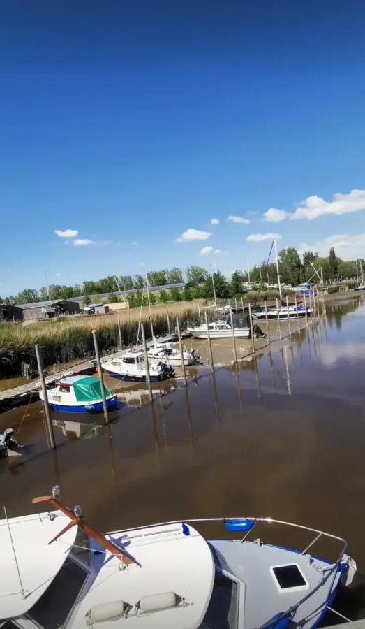 Am Kanal Neuhaus an der Oste Bagian luar foto