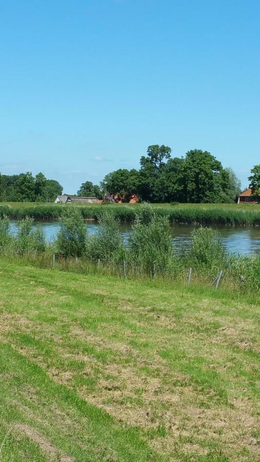 Am Kanal Neuhaus an der Oste Bagian luar foto
