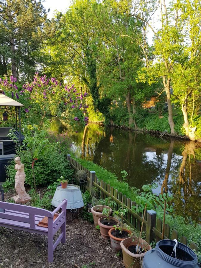 Am Kanal Neuhaus an der Oste Bagian luar foto